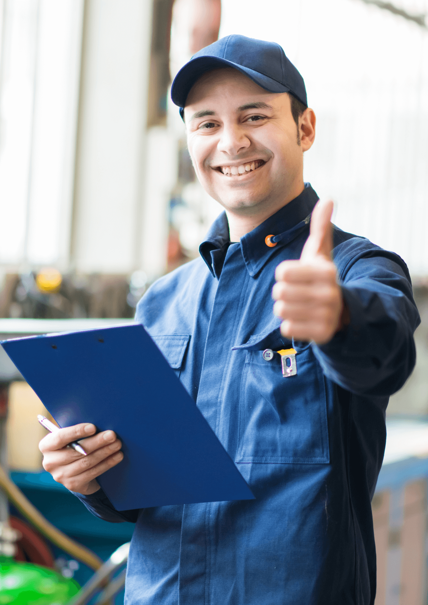 Mecânico da Lattmann Auto Peças aprovando o serviço realizado